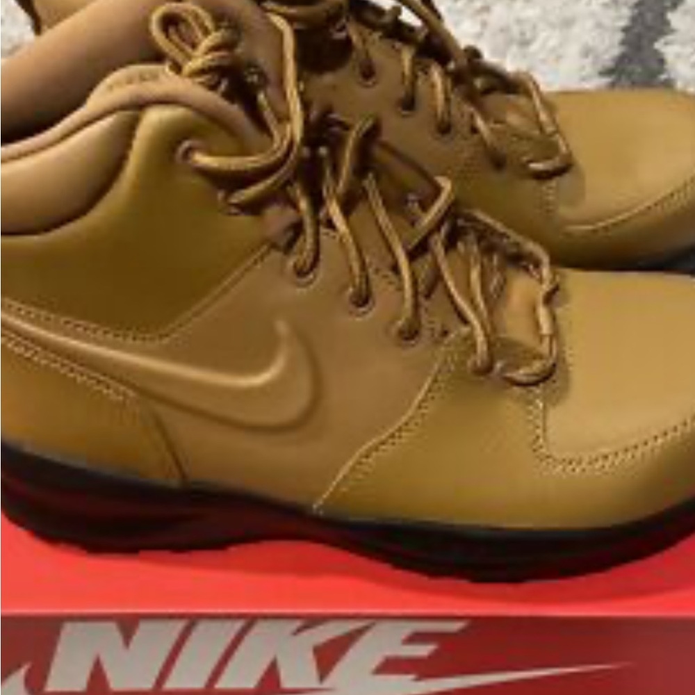Nike Boys Brown Lace-Up Boots